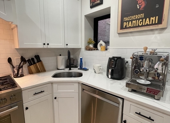 3 beds, 3 baths, 1,800 sqft, $5,750, Unit 1