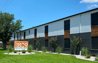 3 beds, 2 baths, 1,000 sqft, $1,718, Unit 1809-108