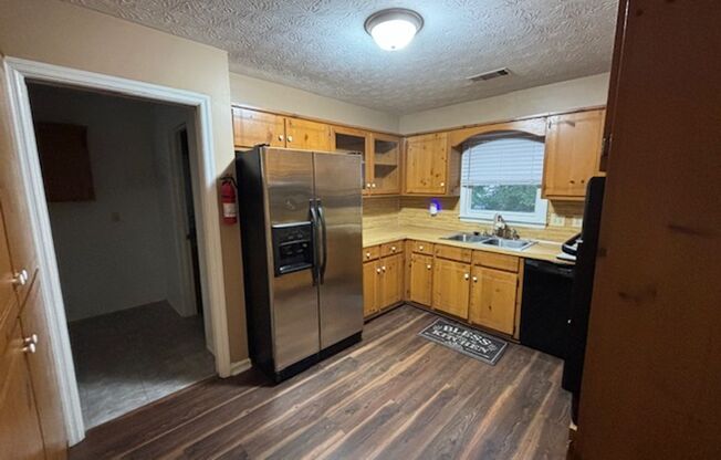 3 beds, 2 baths, $1,695