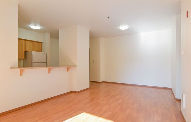 2 beds, 1 bath, $1,700, Unit 206