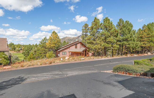 Charming 1 Bedroom + 1 Bathroom in Flagstaff with Mountain Views