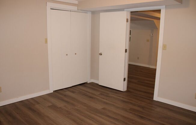 3 beds, 1 bath, $990, Unit Thurston 1004 BSMT