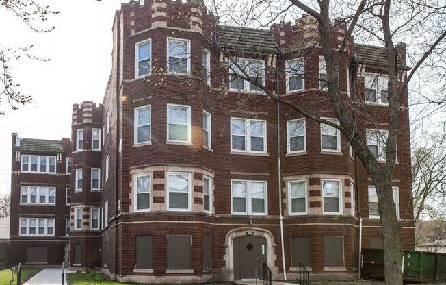 11932 S Stewart