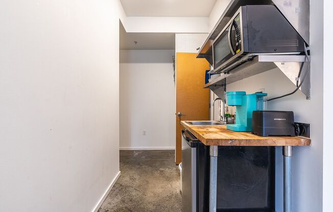 Studio, 1 bath, 160 sqft, $875