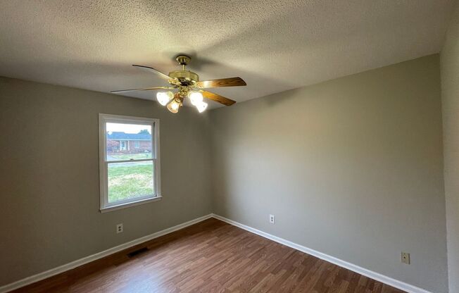 3 beds, 1 bath, $1,295