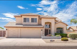 Stunning 4 Bedroom/2.5 Bath Home In Phoenix! No HOA & Private Pool