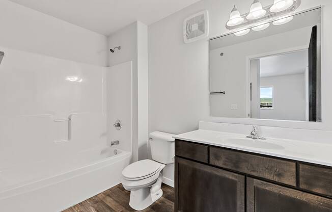 Red Rock Apartments | 2x2 Bathroom