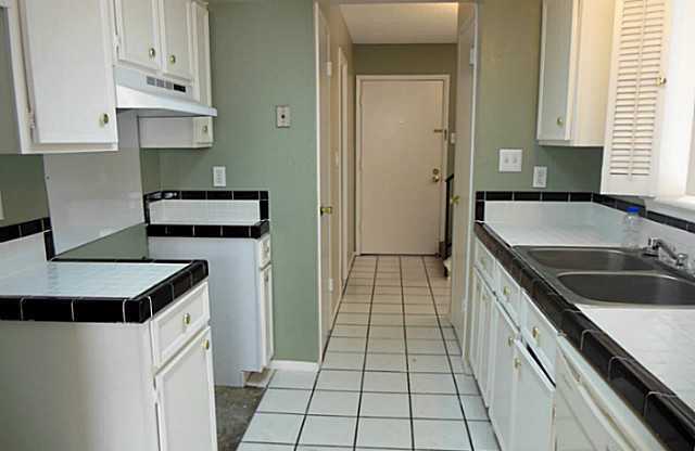 2 beds, 1.5 baths, $1,300