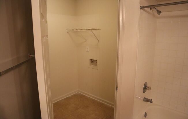 1 bed, 1 bath, 671 sqft, $1,099, Unit 28-28302
