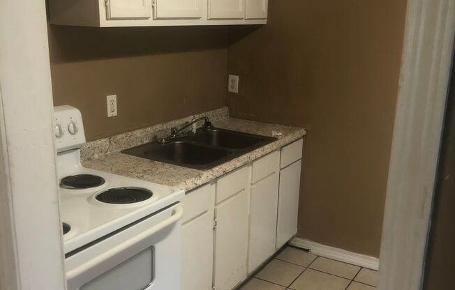 1 bed, 1 bath, 650 sqft, $575, Unit Unit 4