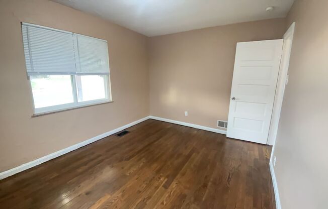 3 beds, 1 bath, $1,075