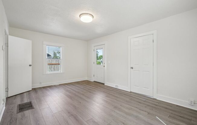Charming 2 bed 1 bath Bungalow