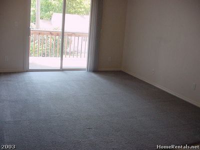 2 beds, 1.5 baths, 900 sqft, $1,100