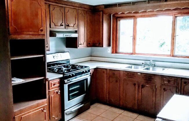 2-bedroom 1st floor apartment for rent in Oakmont