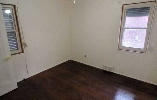 3 beds, 1 bath, $1,300