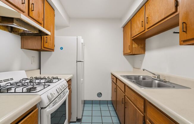 1 bed, 1 bath, 700 sqft, $799, Unit #107