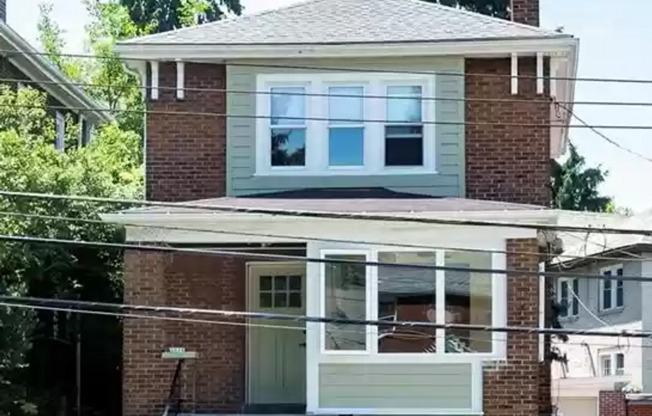 Must See 3 BD/ 2 BA located in Squirrel Hill Available 8/1/2026