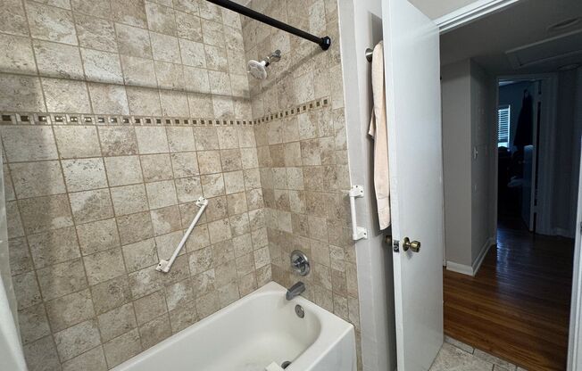 3 beds, 1 bath, $2,200