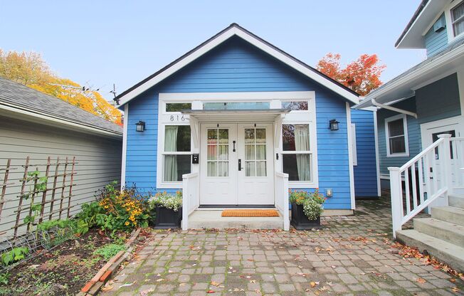 FULLY FURNISHED Spacious ADU Located in the heart of Portland's Historic Laurelhurst Neighborhood!
