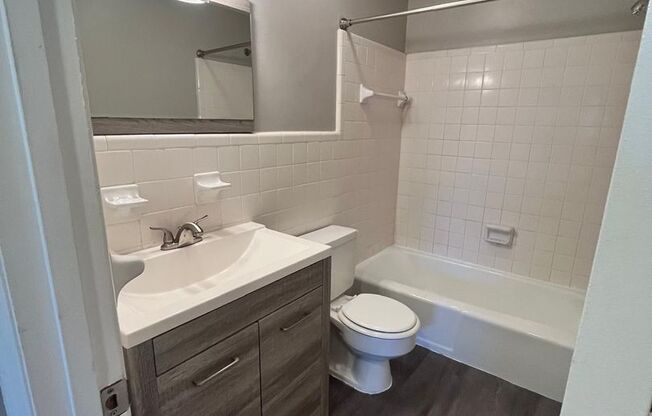 1 bed, 1 bath, 732 sqft, $815, Unit M-8