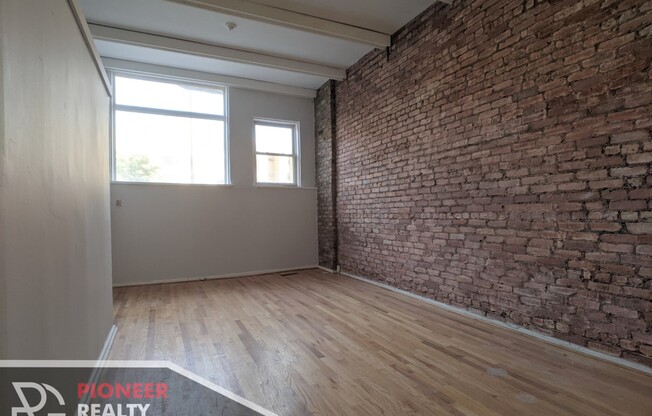 3544 N Halsted St 2R