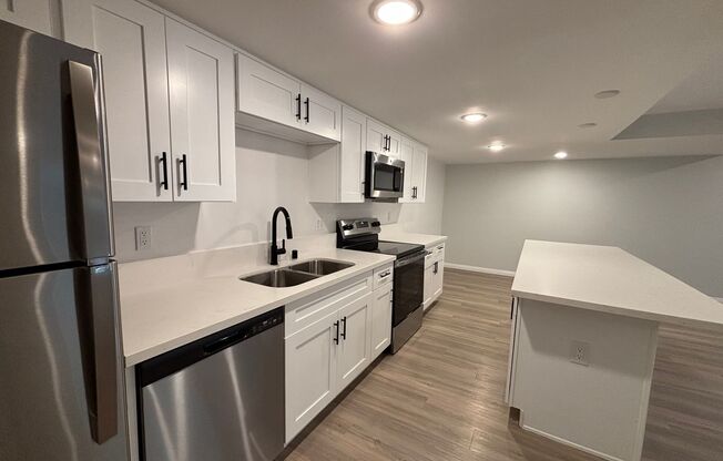 1 bed, 1 bath, 695 sqft, $2,498, Unit 221