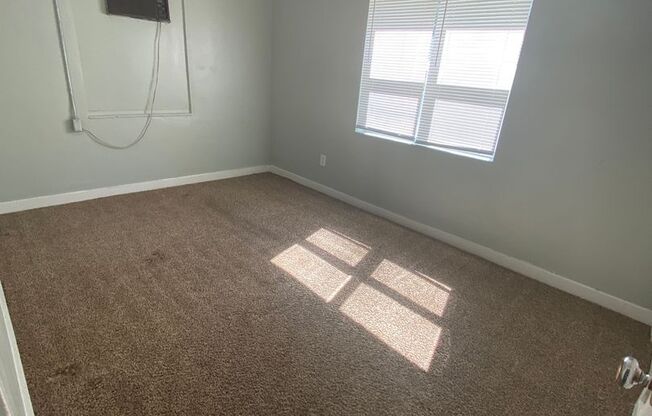 2 beds, 1 bath, $1,090