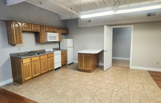 Studio, 1 bath, 750 sqft, $1,150, Unit Studio 5