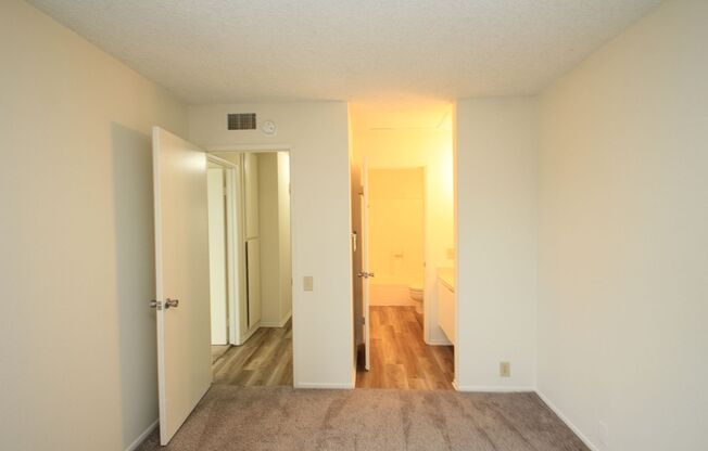 2 beds, 1 bath, $2,700