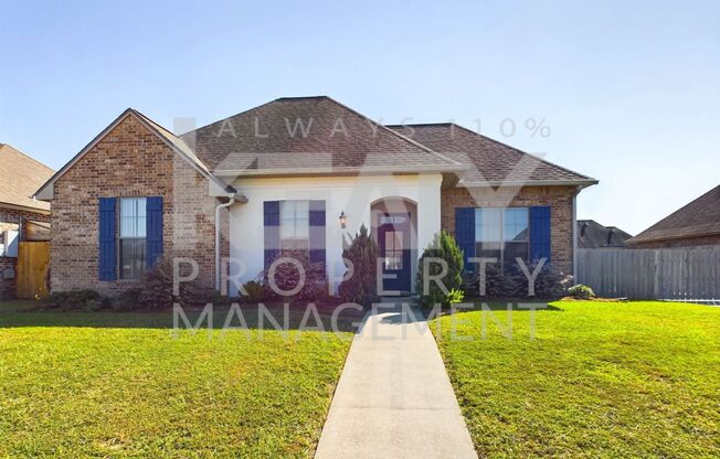 Beautiful 3 bedroom home available in Broussard!