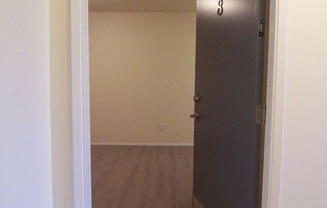 2832 14 AVE W