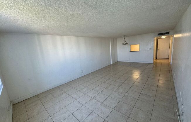 1 bed, 1 bath, 761 sqft, $1,700, Unit C805