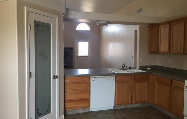 3 beds, 2 baths, $1,885