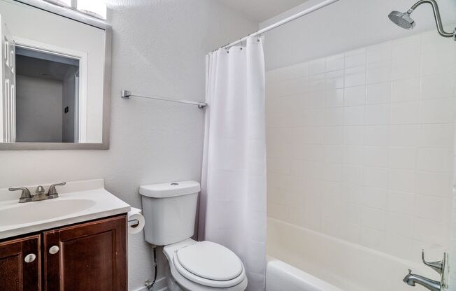 1 bed, 1 bath, $995, Unit 206