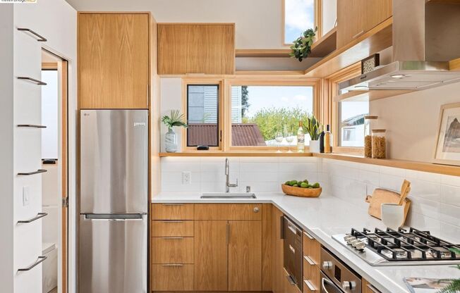 Modern Berkeley Living, Steps from 4th Street