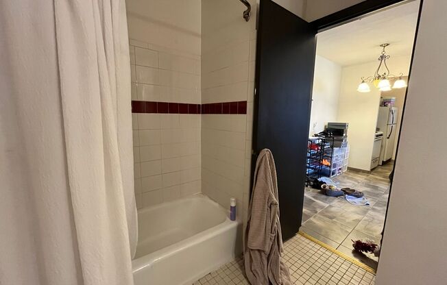 1 bed, 1 bath, $1,025, Unit 211