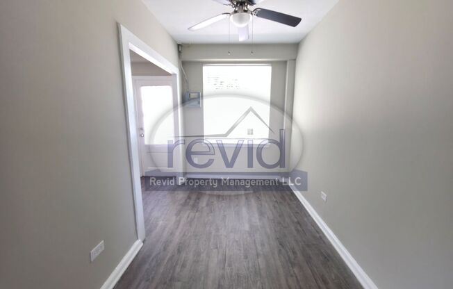 2 beds, 1 bath, 752 sqft, $995, Unit 1300-7