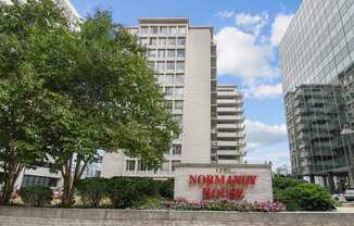 Enjoy Life At London Normandy House Apartments In Arlington VA