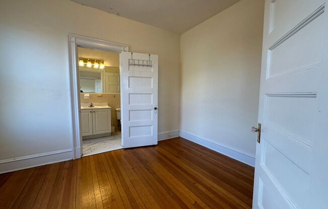 1 bed, 1 bath, 500 sqft, $2,500, Unit 34