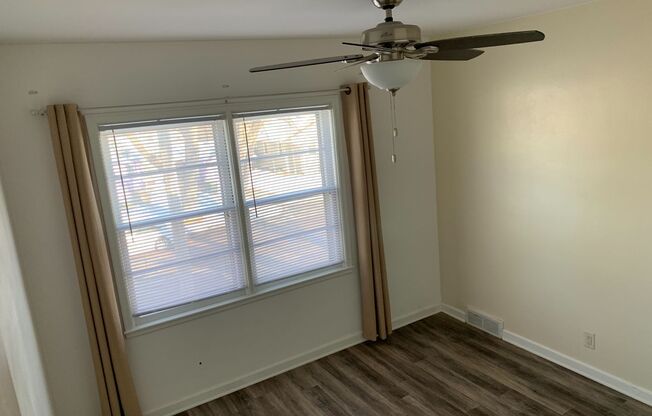 1 Bed 1 Bath Apartment in a Triplex Close to Downtown