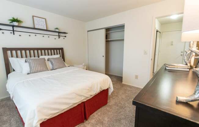 This is a picture of the bedroom in a 578 sq foot 1 bedroom, 1 bath apartment at Red Bank Reserve in the Madisonville neighborhood of Cincinnati, Ohio.