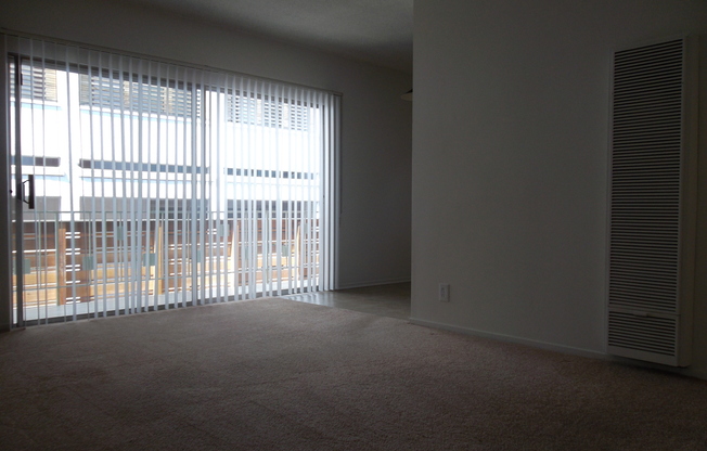 2 beds, 1 bath, $3,195