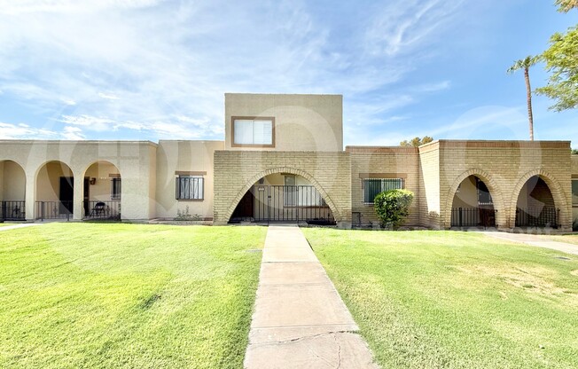 2113 E DUNBAR DR