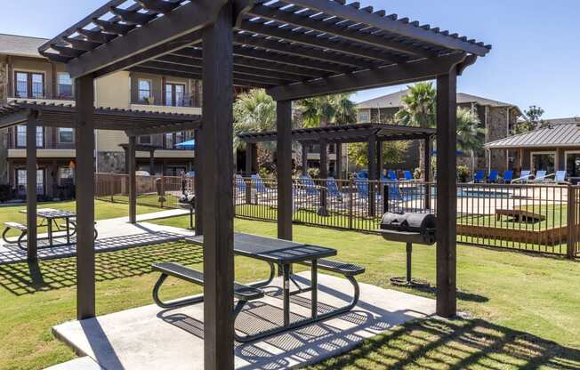 Poolside Grilling Stations and Picnic Area