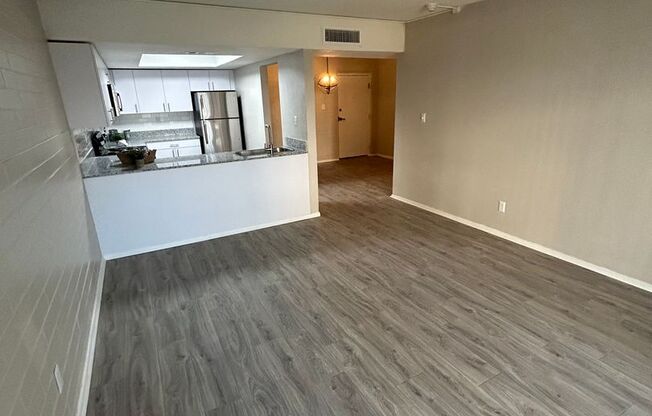 2 beds, 1 bath, 1,000 sqft, $1,195, Unit 301