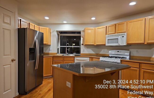 Federal way Campus Highlands 4 bedroom and 2.5 bathroom with 2 car garage - Available NOW!