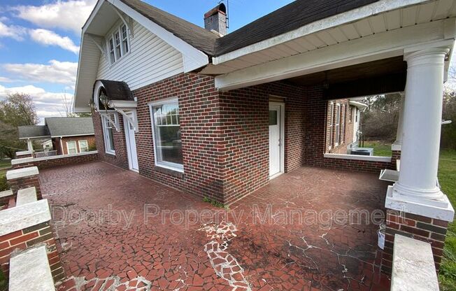 2802 FAIRVIEW DR