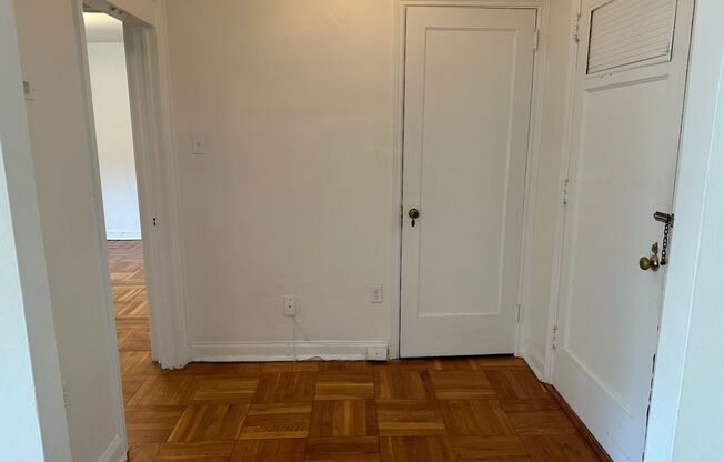 1 bed, 1 bath, 803 sqft, $1,510, Unit Royal York 304