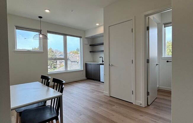 Studio, 1 bath, 250 sqft, $1,395, Unit 002