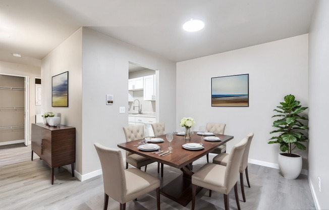 2 beds, 1 bath, 895 sqft, $1,599, Unit 2434 - 2
